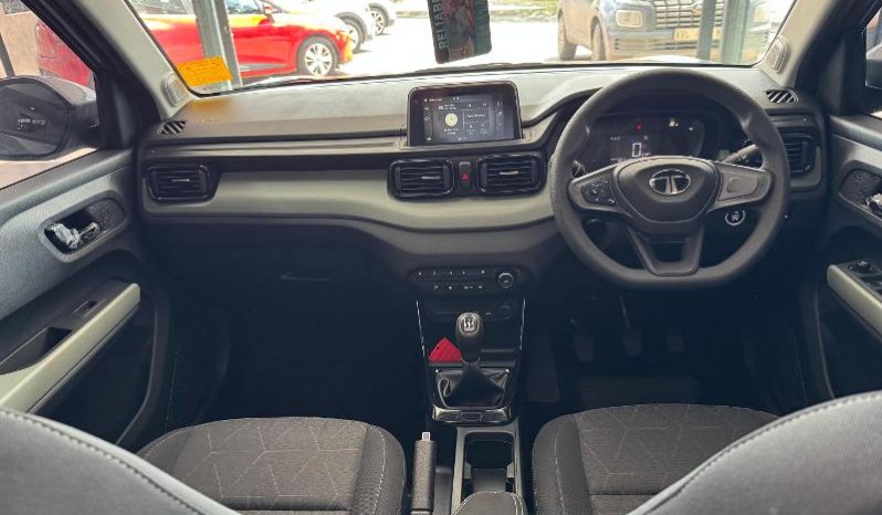 
								Tata Punch 1.2 Adventure Plus S full									
