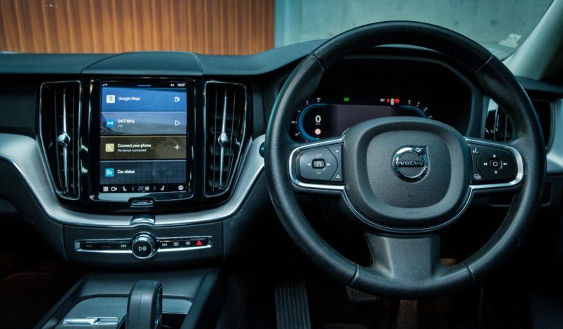 
								Volvo Xc60 B5 Essential Geartronic Awd full									