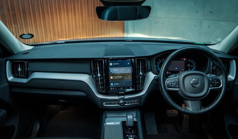 
								Volvo Xc60 B5 Essential Geartronic Awd full									