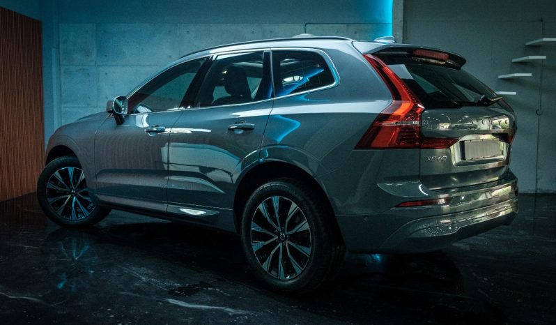 
								Volvo Xc60 B5 Essential Geartronic Awd full									