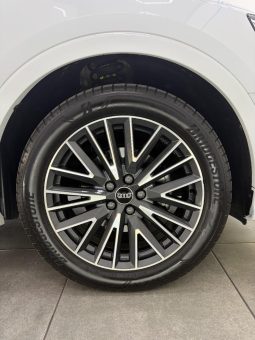 
										Audi Q3 35 Tfsi Black Edition full									