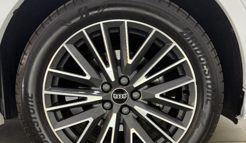 
								Audi Q3 35 Tfsi Black Edition full									