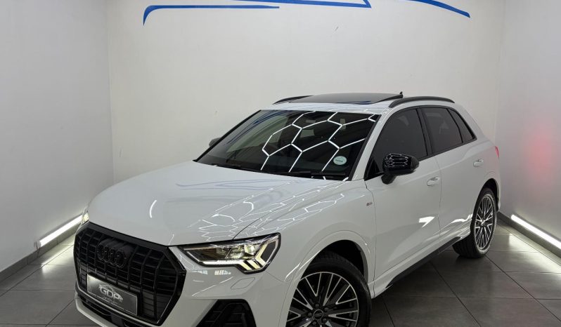 
								Audi Q3 35 Tfsi Black Edition full									