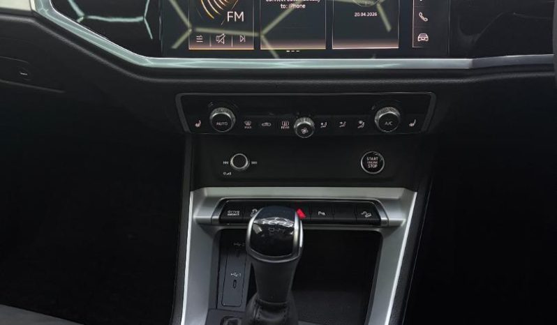 
								Audi Q3 35 Tfsi Black Edition full									