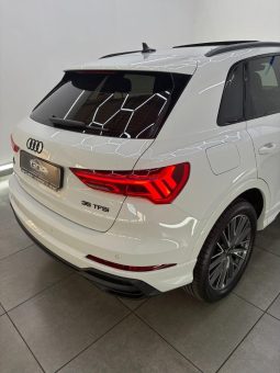 
										Audi Q3 35 Tfsi Black Edition full									