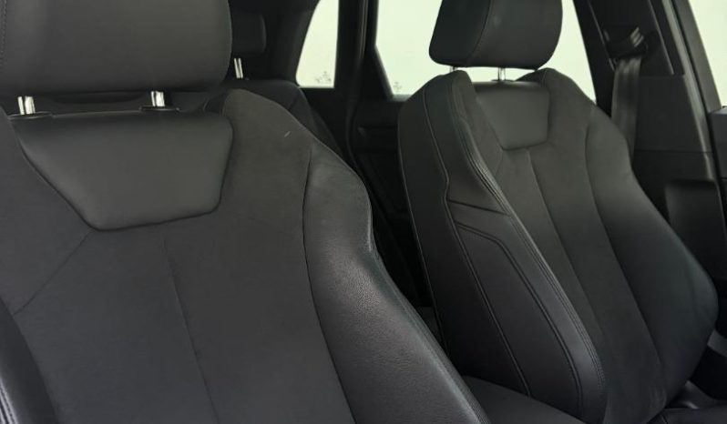 
								Audi Q3 35 Tfsi Black Edition full									