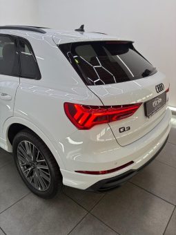 
										Audi Q3 35 Tfsi Black Edition full									