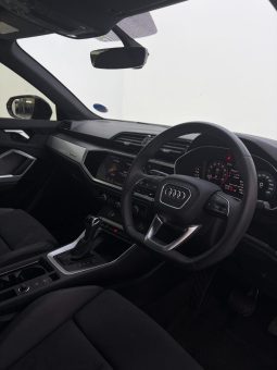 
										Audi Q3 35 Tfsi Black Edition full									