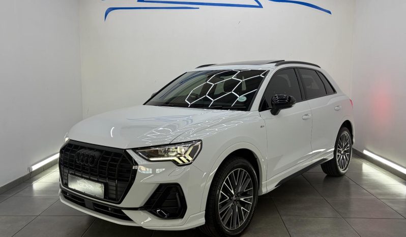 
								Audi Q3 35 Tfsi Black Edition full									