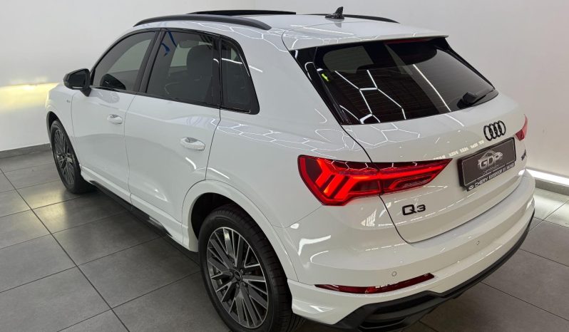 
								Audi Q3 35 Tfsi Black Edition full									