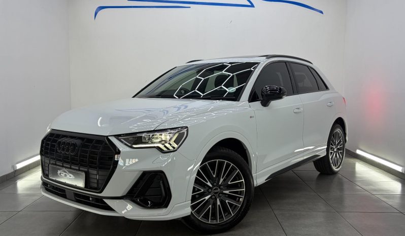 
								Audi Q3 35 Tfsi Black Edition full									