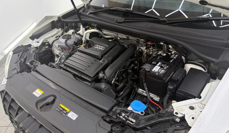 
								Audi Q3 35 Tfsi Black Edition full									