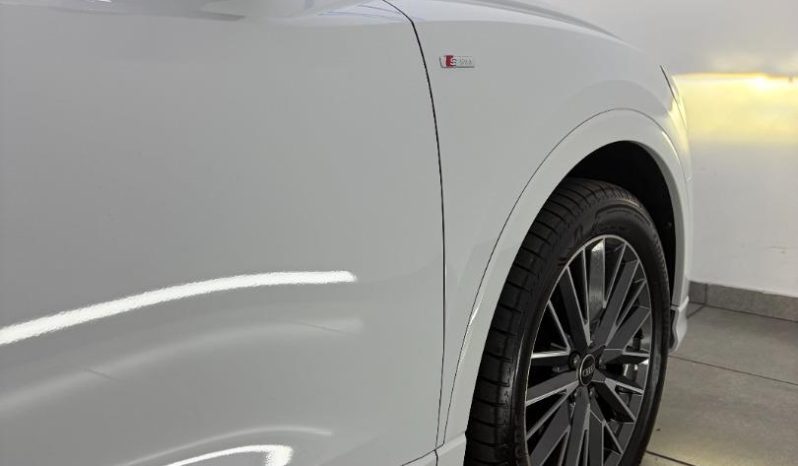 
								Audi Q3 35 Tfsi Black Edition full									