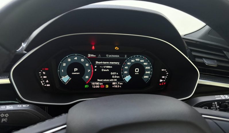 
								Audi Q3 35 Tfsi Black Edition full									