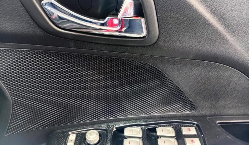 
								Mahindra Xuv300 1.5D W8 full									