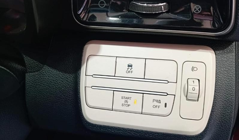 
								Mahindra Xuv300 1.5D W8 full									