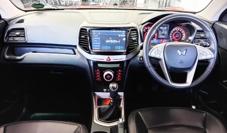 
								Mahindra Xuv300 1.5D W8 full									