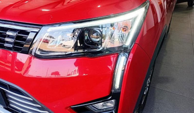 
								Mahindra Xuv300 1.5D W8 full									