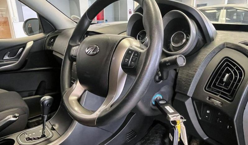 
								Mahindra Xuv500 2.2 Crde Mhawk W6 At full									