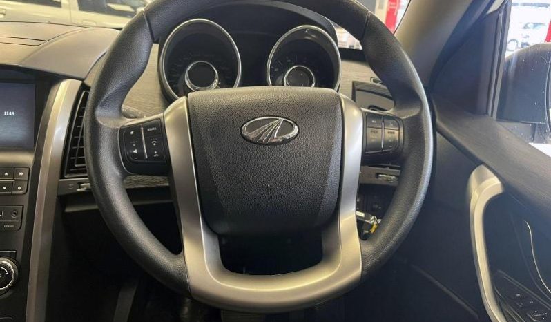 
								Mahindra Xuv500 2.2 Crde Mhawk W6 At full									