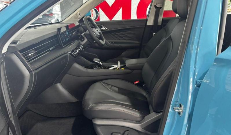 
								MG Hs 1.5T Luxury At full									