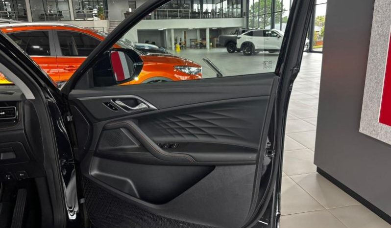 
								MG Hs 1.5T Luxury At full									