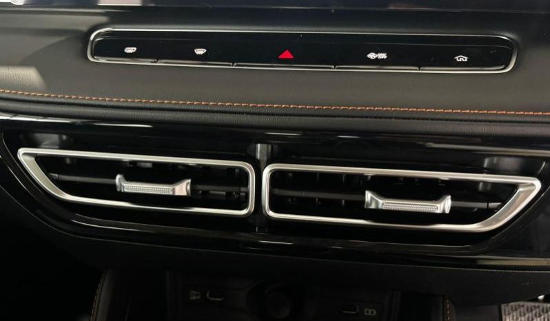 
								MG Hs 1.5T Luxury At full									