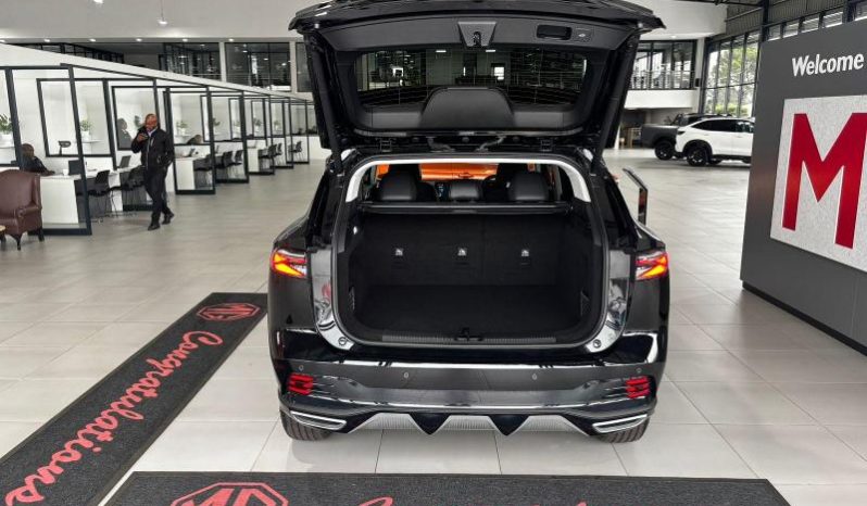 
								MG Hs 1.5T Luxury At full									