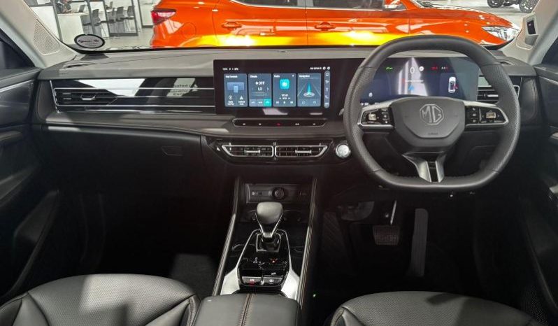 
								MG Hs 1.5T Luxury At full									