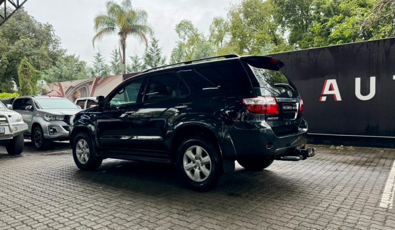 
								Toyota Fortuner 3.0 D-4D R/body At full									