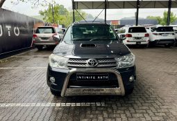 
										Toyota Fortuner 3.0 D-4D R/body At full									