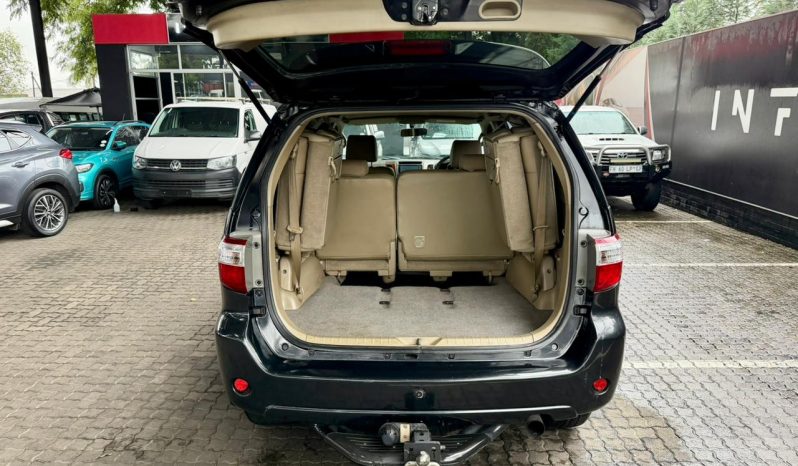 
								Toyota Fortuner 3.0 D-4D R/body At full									