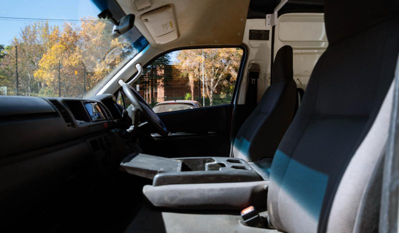 
								Toyota Quantum 2.7 S-Long Panel Van full									