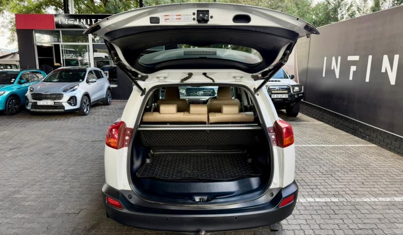 
								Toyota Rav4 2.2 D Vx 4X4 At full									