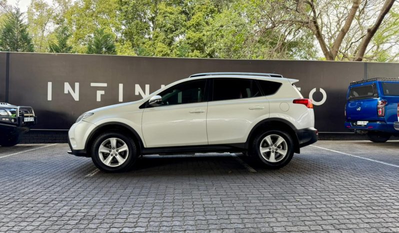 
								Toyota Rav4 2.2 D Vx 4X4 At full									