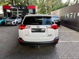 
										Toyota Rav4 2.2 D Vx 4X4 At full									