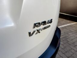 
										Toyota Rav4 2.2 D Vx 4X4 At full									