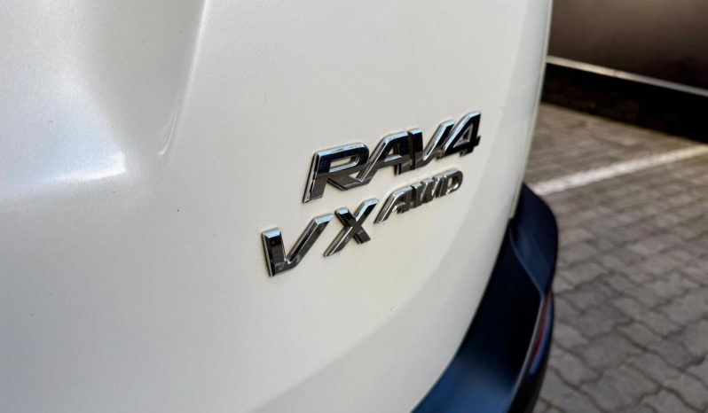 
								Toyota Rav4 2.2 D Vx 4X4 At full									