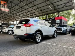 
										Toyota Rav4 2.2 D Vx 4X4 At full									