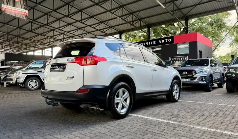 
								Toyota Rav4 2.2 D Vx 4X4 At full									