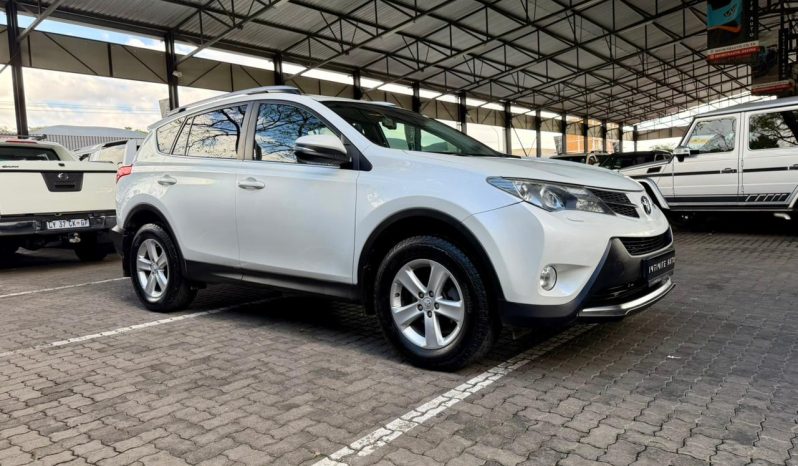 
								Toyota Rav4 2.2 D Vx 4X4 At full									