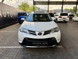 
										Toyota Rav4 2.2 D Vx 4X4 At full									