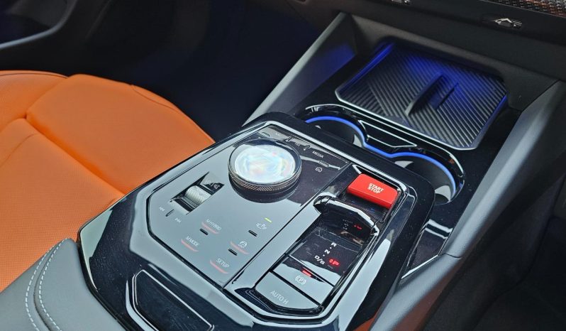 
								BMW M5 Sedan Phev Awd full									