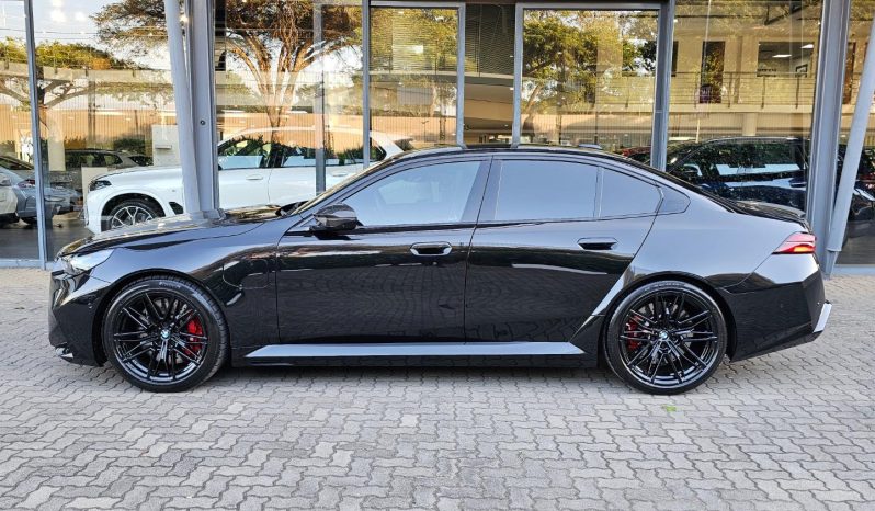 
								BMW M5 Sedan Phev Awd full									