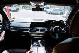 
										BMW X7 M50d full									