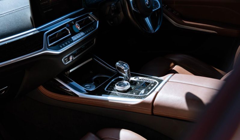 
								BMW X7 M50d full									
