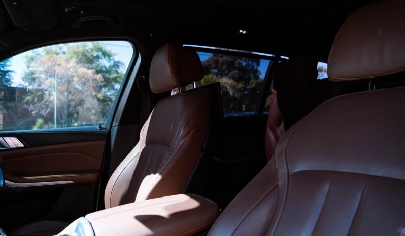 
								BMW X7 M50d full									