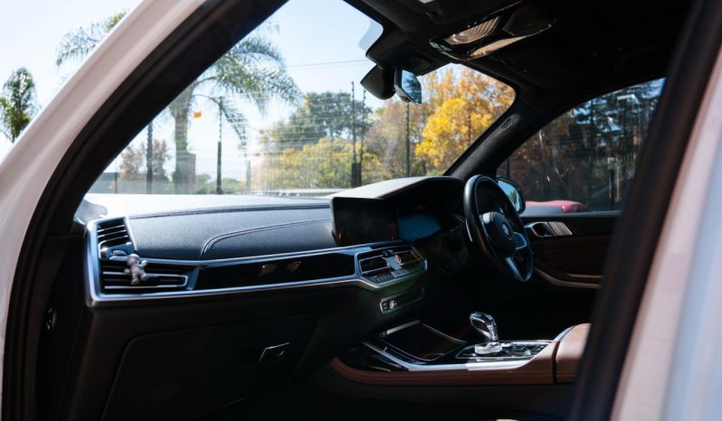 
								BMW X7 M50d full									