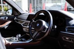 
										BMW X7 M50d full									