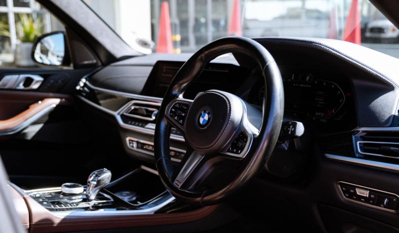 
								BMW X7 M50d full									